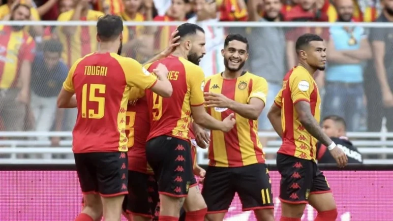 صفقة دفاعية مفاجئة تلوح في الأفق داخل الأهلي