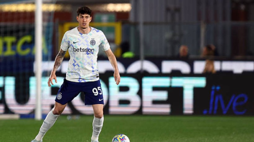 صفقة برشلونة على حافة الانهيار بسبب شرط صادم من إنتر ميلان